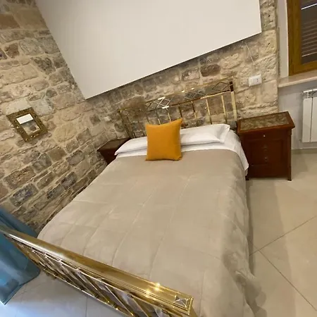 Guest house Dimora Del Carmine 3*