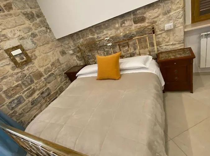 Guest house Dimora Del Carmine 3*